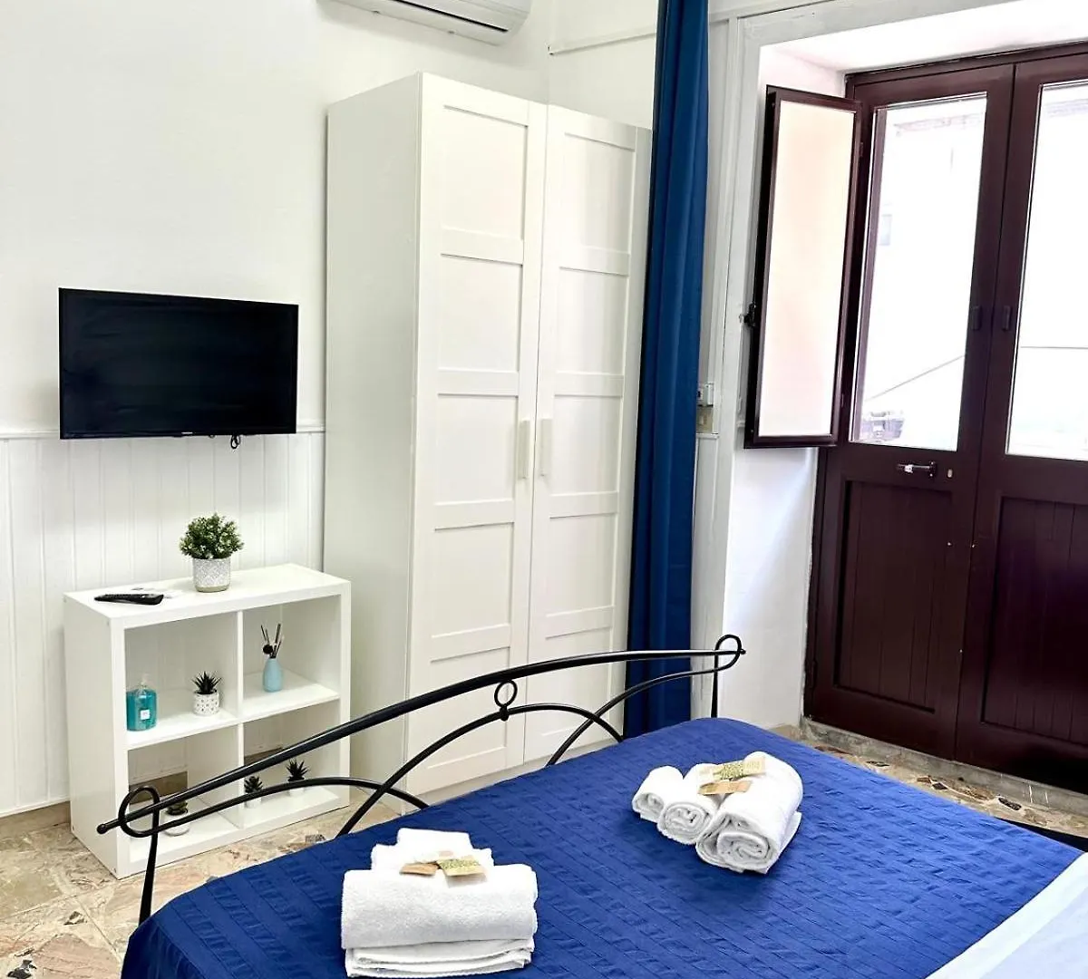 Kontakt z Brezza Marina Apartments